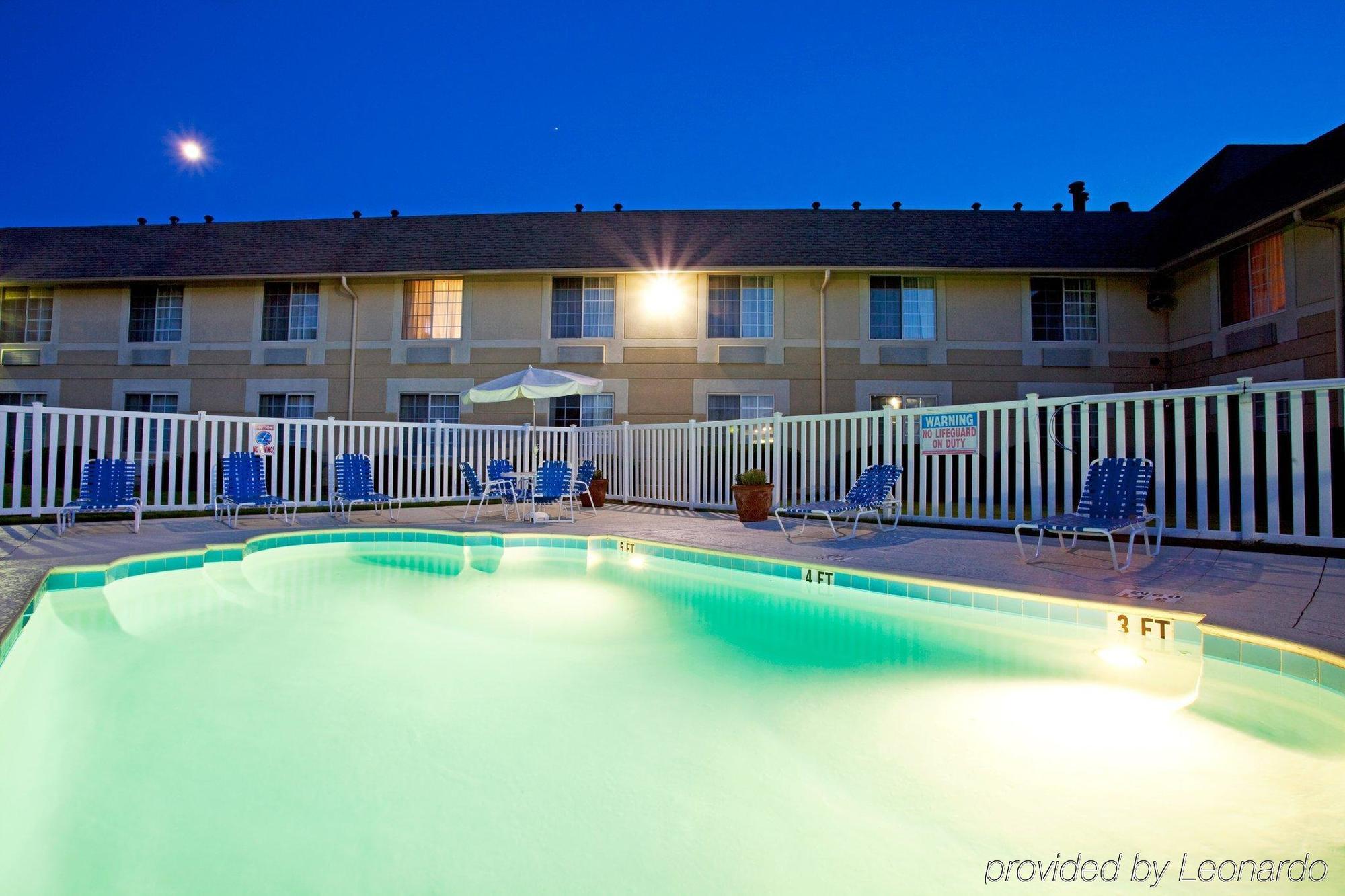 Baymont Inn & Suites Braselton Exterior photo